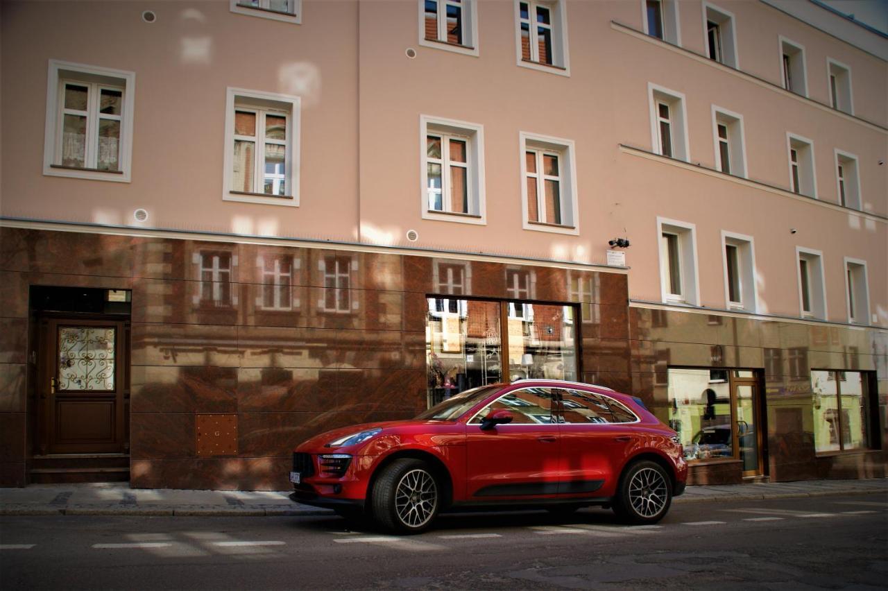 Villa La Val, Apartamenty Wałbrzych Buitenkant foto