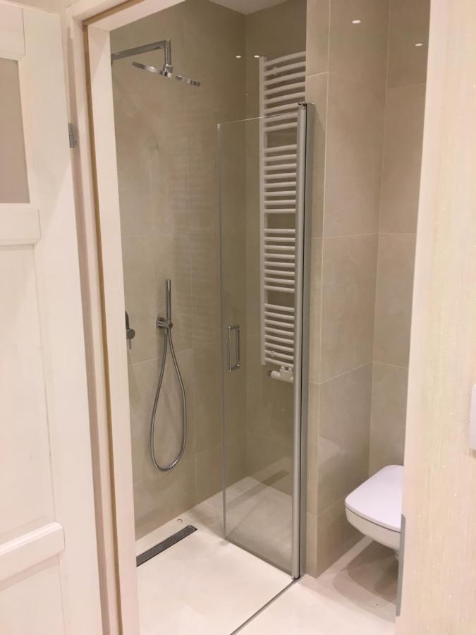 Villa La Val, Apartamenty Wałbrzych Buitenkant foto