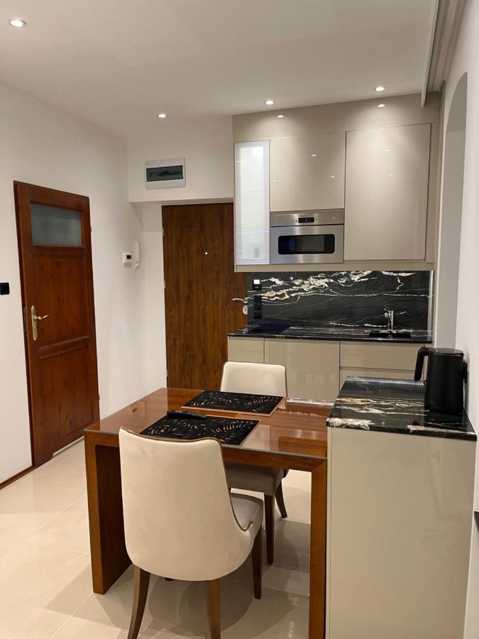 Villa La Val, Apartamenty Wałbrzych Buitenkant foto