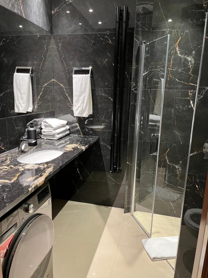 Villa La Val, Apartamenty Wałbrzych Buitenkant foto