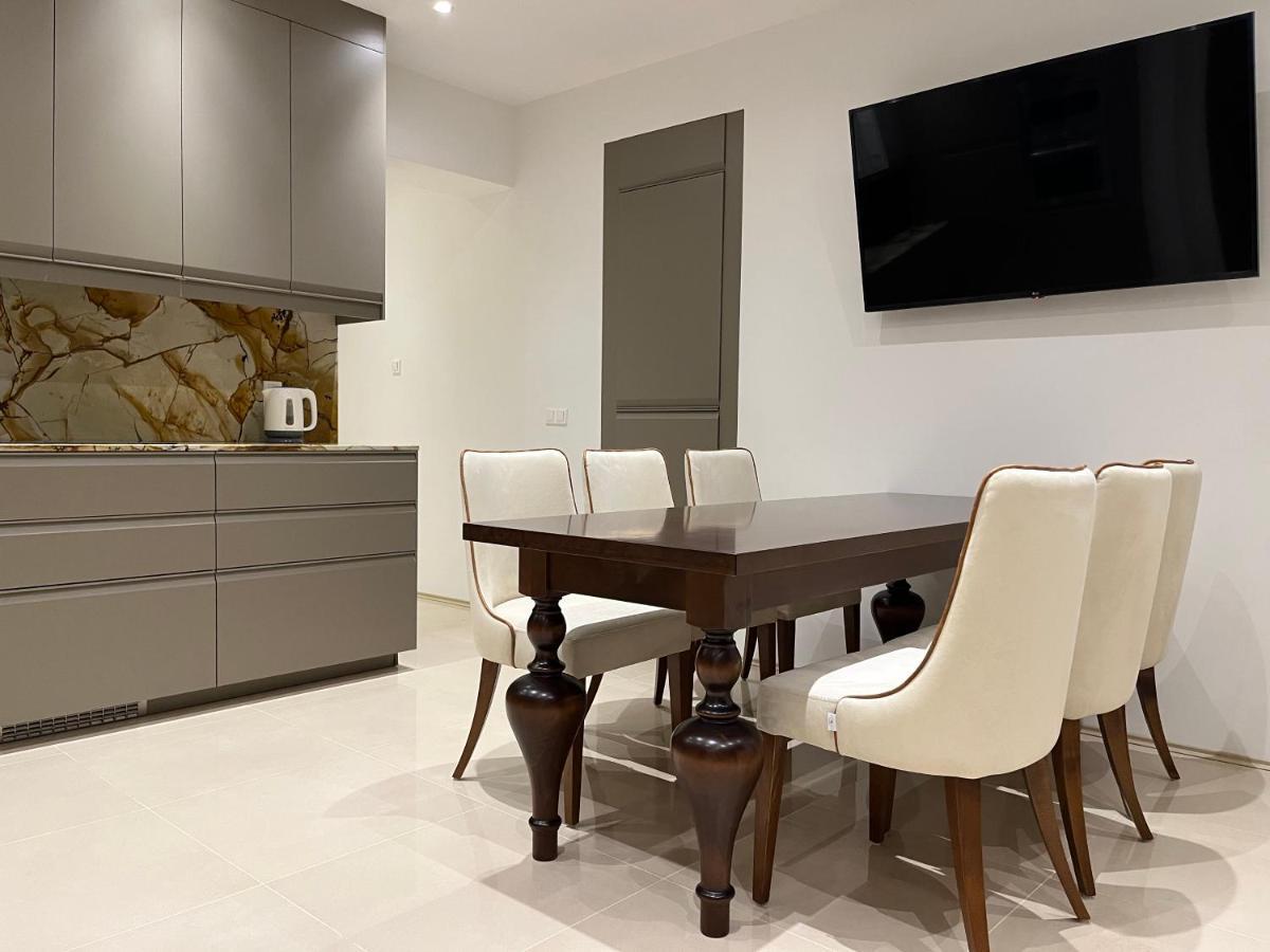 Villa La Val, Apartamenty Wałbrzych Buitenkant foto