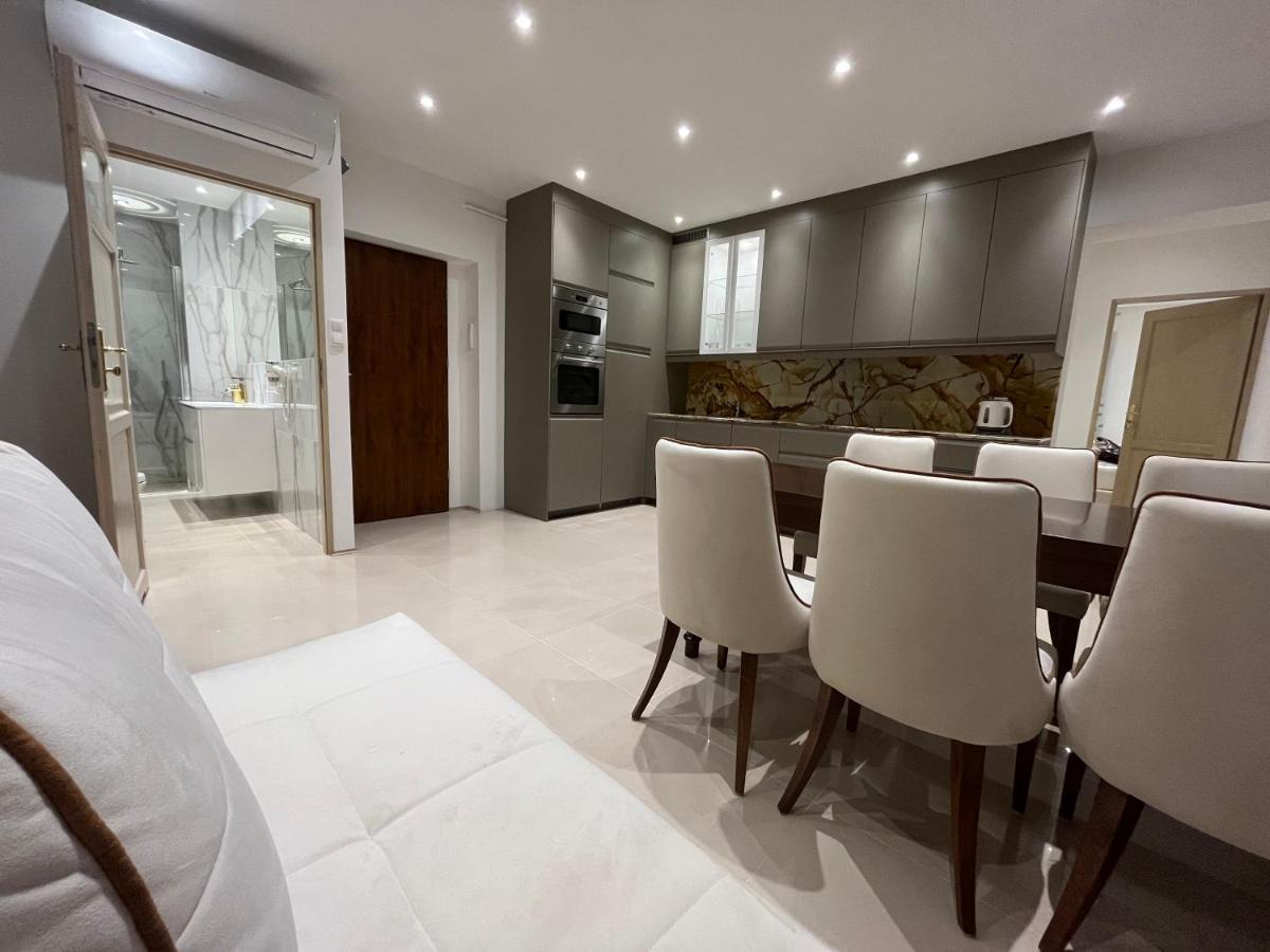 Villa La Val, Apartamenty Wałbrzych Buitenkant foto