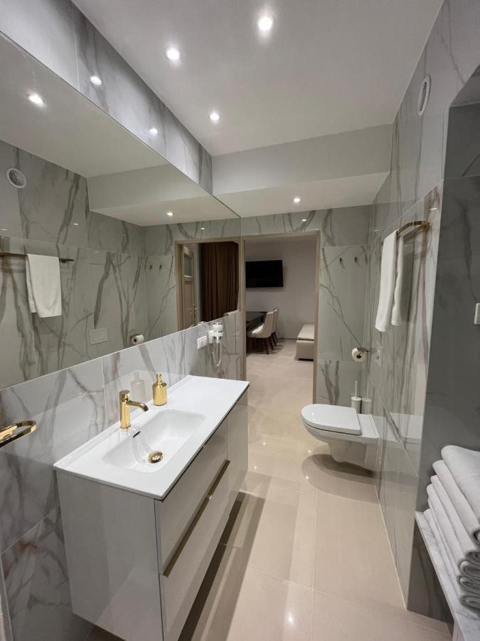 Villa La Val, Apartamenty Wałbrzych Buitenkant foto