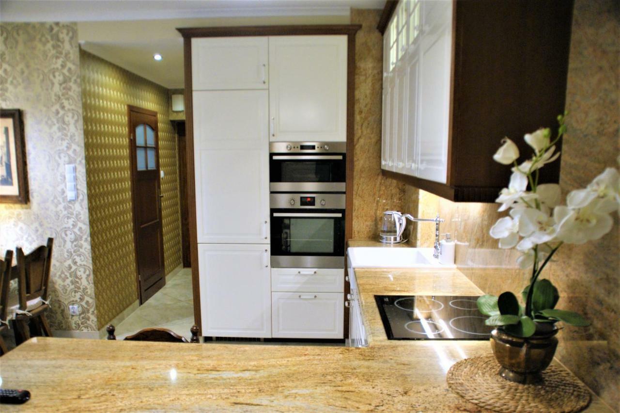 Villa La Val, Apartamenty Wałbrzych Buitenkant foto