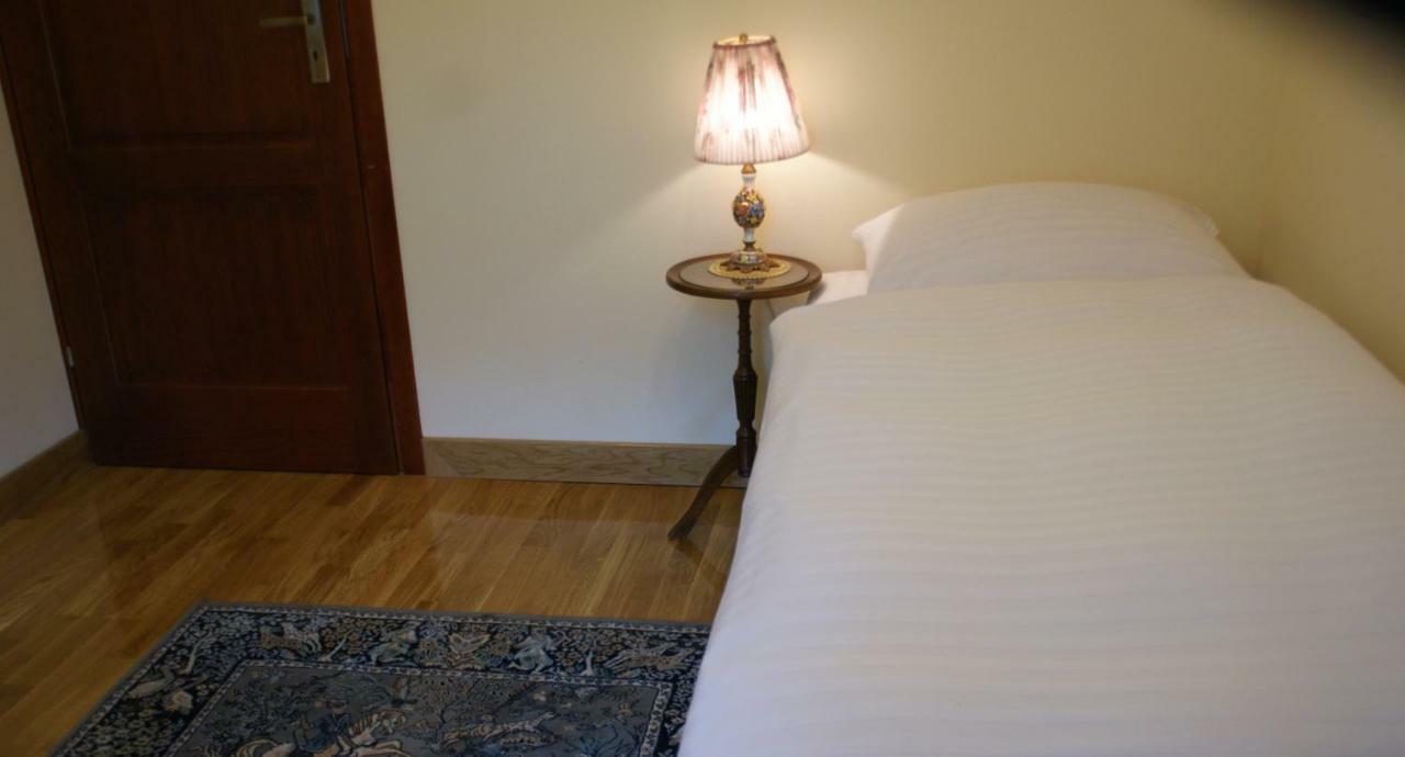 Villa La Val, Apartamenty Wałbrzych Buitenkant foto