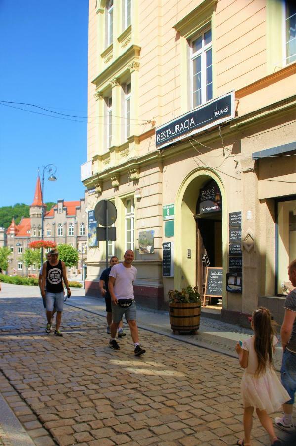 Villa La Val, Apartamenty Wałbrzych Buitenkant foto