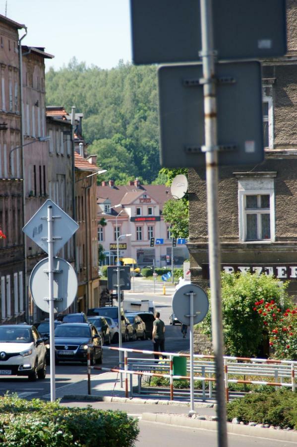 Villa La Val, Apartamenty Wałbrzych Buitenkant foto