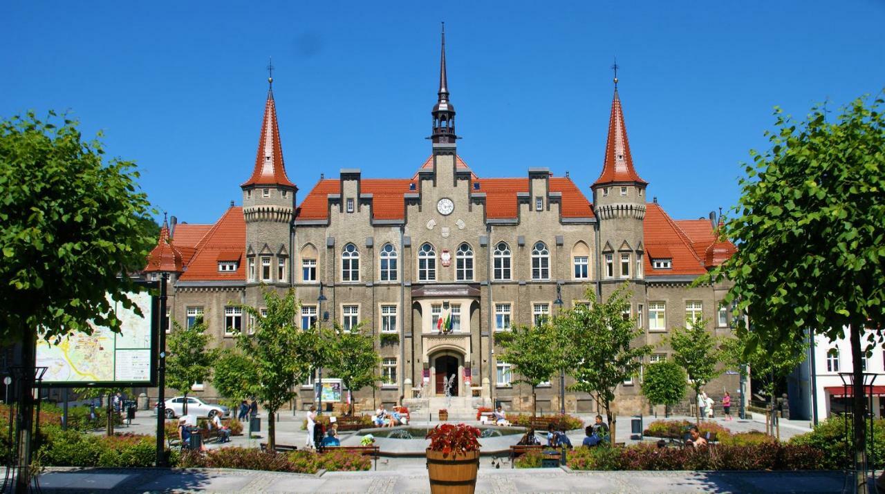Villa La Val, Apartamenty Wałbrzych Buitenkant foto