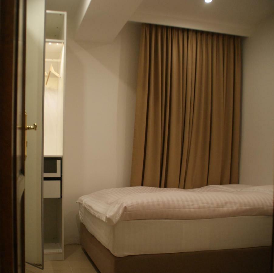 Villa La Val, Apartamenty Wałbrzych Buitenkant foto