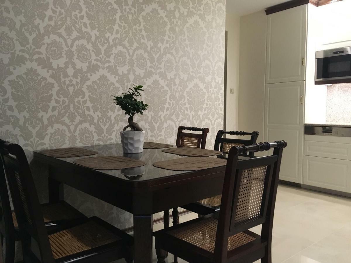 Villa La Val, Apartamenty Wałbrzych Buitenkant foto