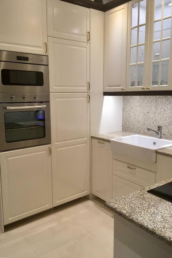 Villa La Val, Apartamenty Wałbrzych Buitenkant foto